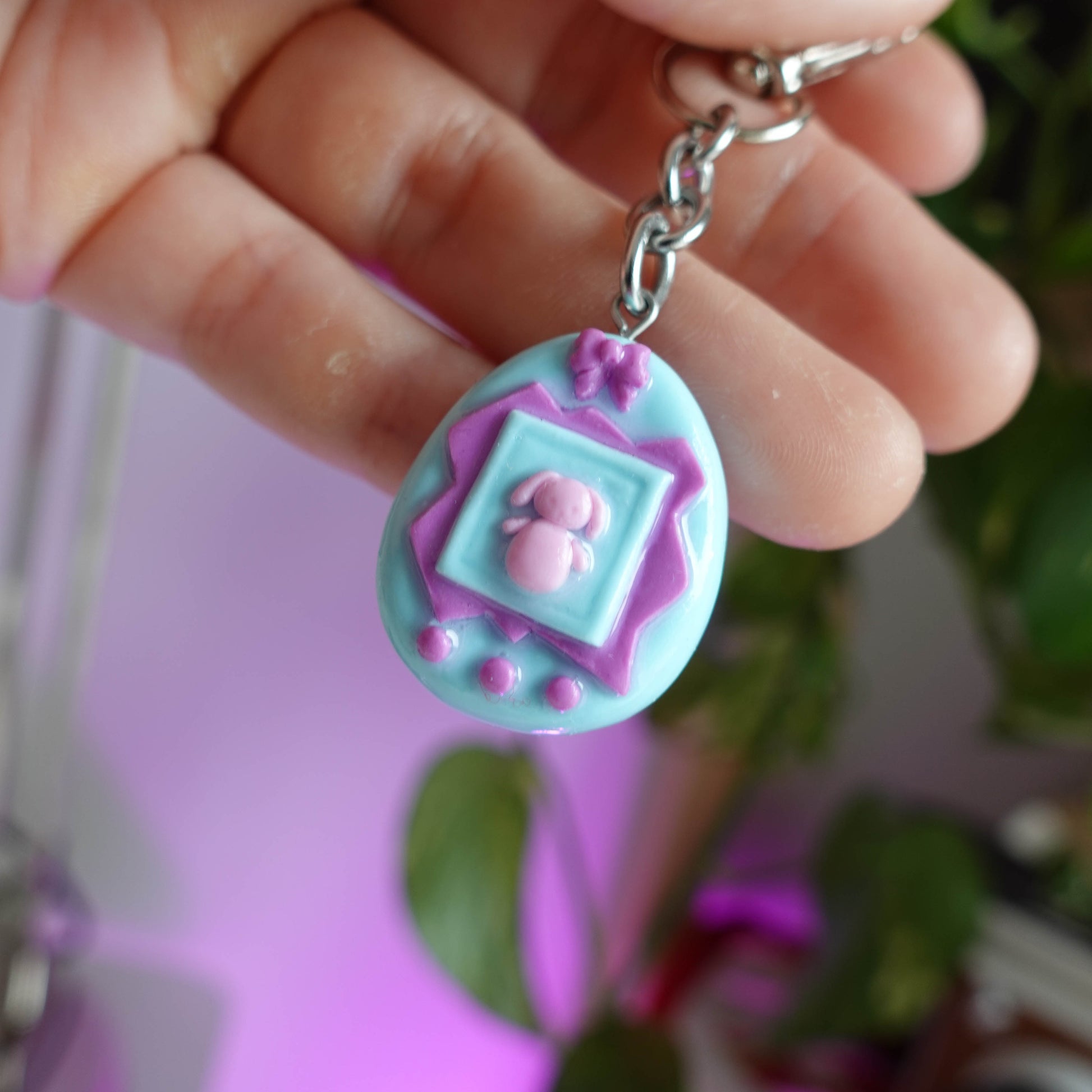 Tamagotchi Keychain from the 90s collection, featuring the iconic virtual pet design, perfect for nostalgic enthusiasts.