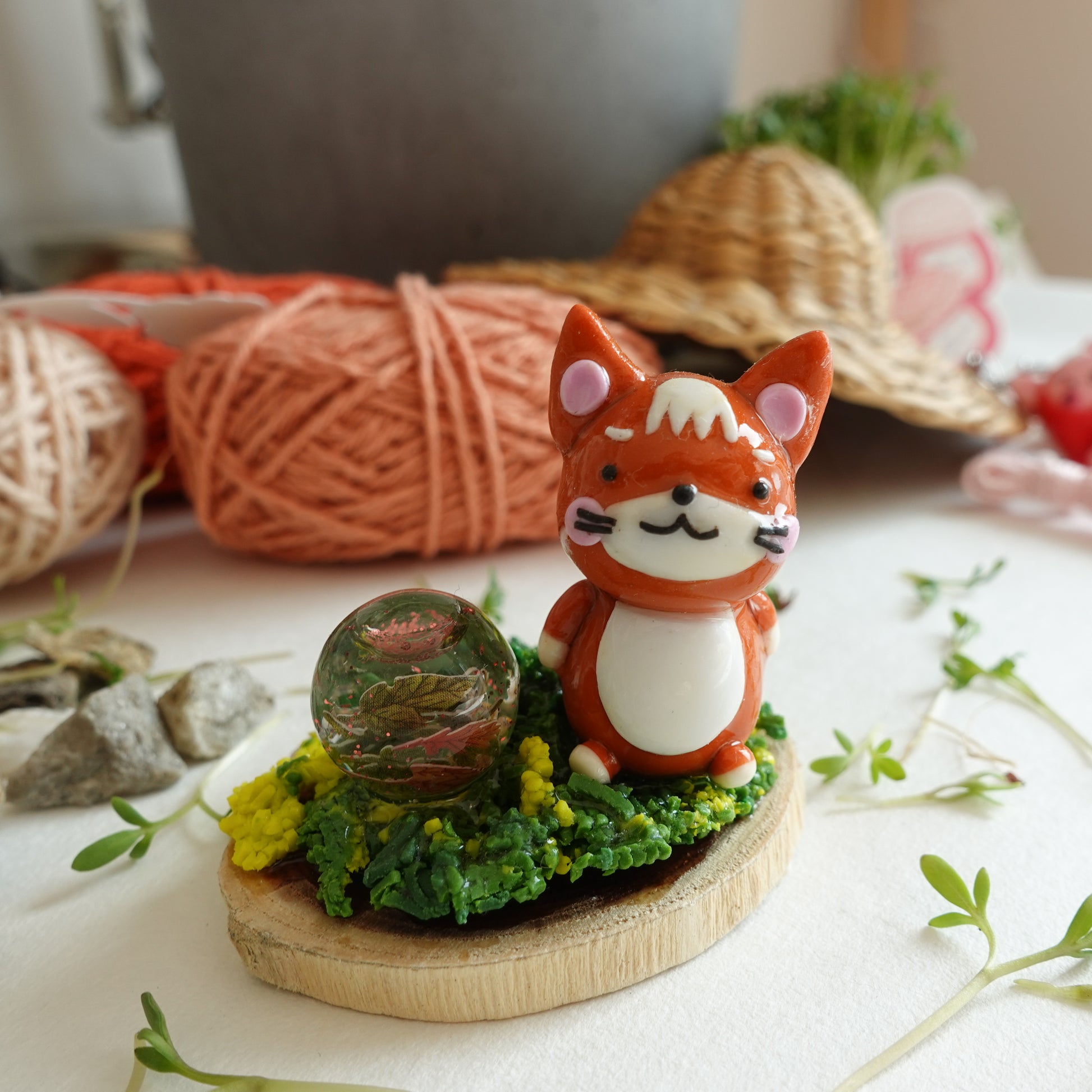 Fox Desk Friend with Globe: Adorable fox-shaped desk ornament holding a miniature globe, adding charm to your workspace.