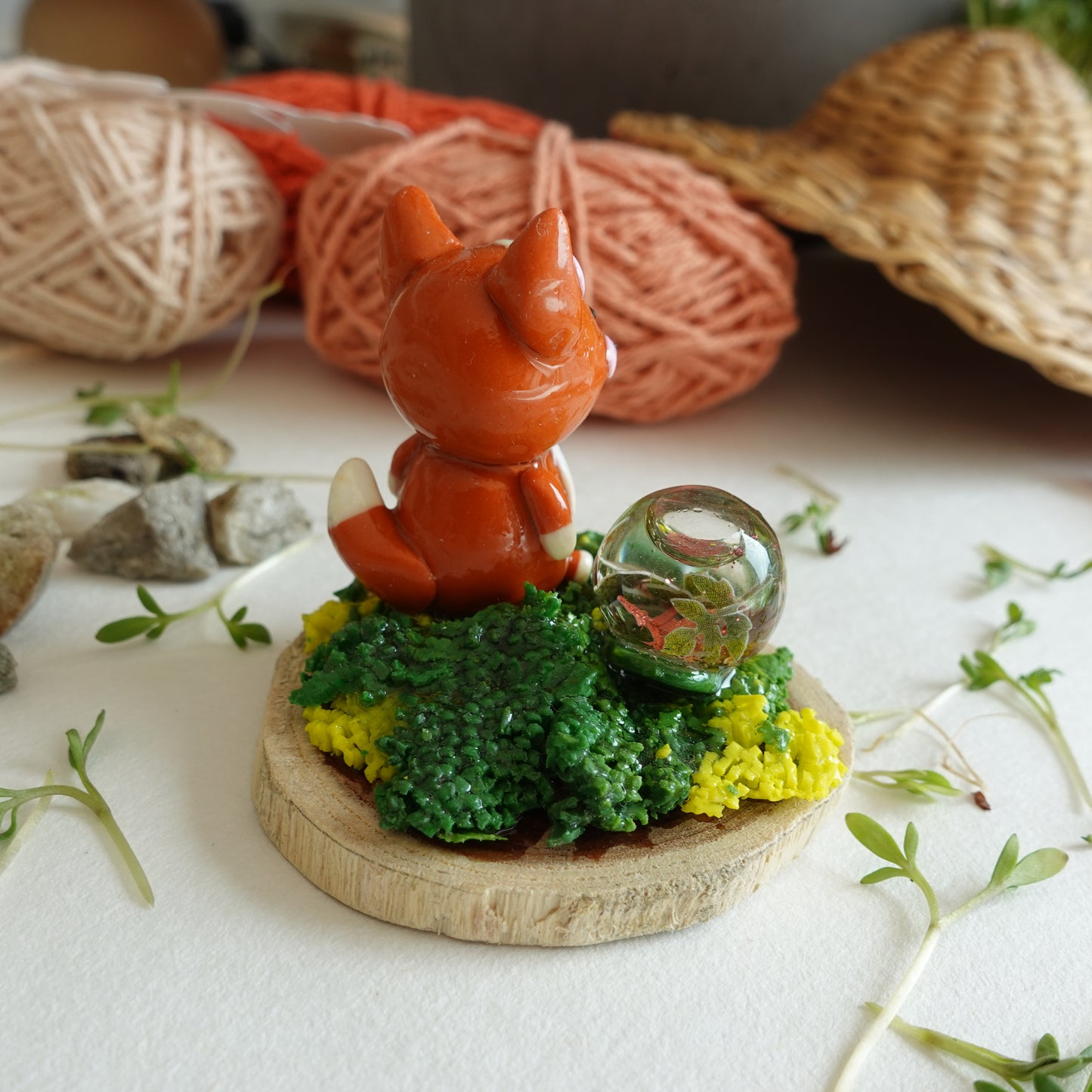 Fox Desk Friend with Globe: Adorable fox-shaped desk ornament holding a miniature globe, adding charm to your workspace.